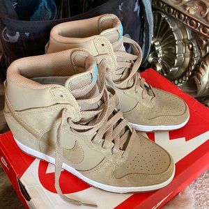 Nike wedge 6.5 ladies women’s shoes